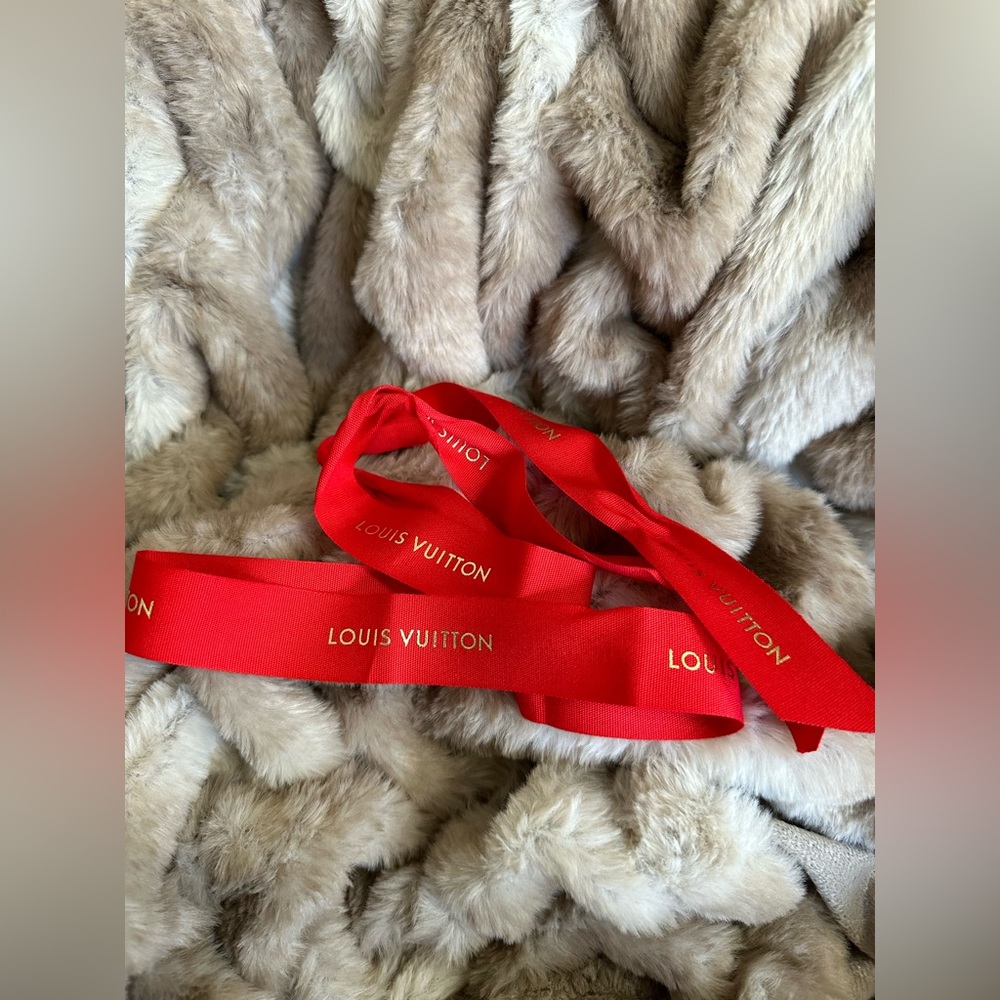 LV 2023 Holiday Ribbon